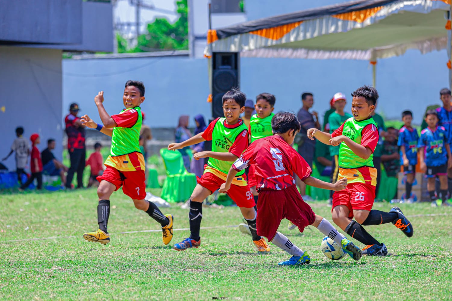 Olahraga (Bola Voli & Sepak Bola)